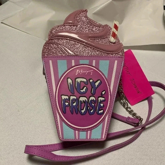 Betsey Johnson Handbags - BETSEY JOHNSON Women’s Crossbody Purse,NWT. So Cute❣️